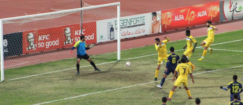 لاعب العهد عبد الرزاق الحسين (85) يسجّل الهدف الثاني في مرمى طرابلس