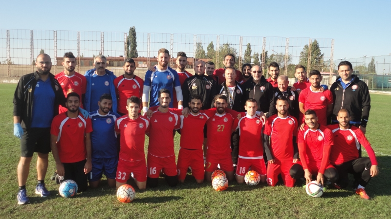 لاعبو منتخب لبنان في ملعب مجمّع الاتحاد القرغيزي