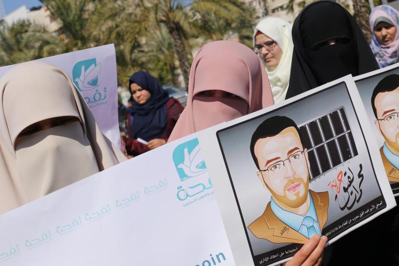 يواصل الأسير محمد القيق إضرابه عن الطعام لأكثر من 3 شهور