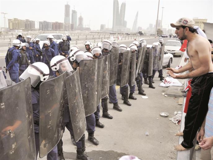 الصحافة في البحرين رهن «الذات الملكية»