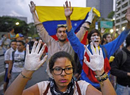  فنزويلا تعاني «ثورة الأغنياء» وحلم أميركا بسقوط «التشافيزية»