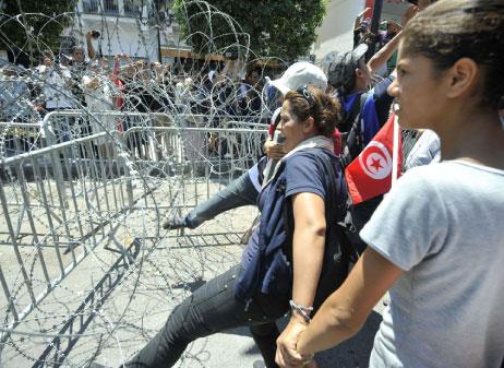 المعارضة التونسية تنشئ «جبهة إنقاذ وطني» 