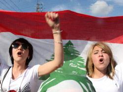 في لبنان، إسقاط أيّ نظام؟