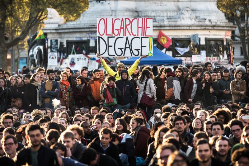 قرر الشباب المنتفضون التحرك ضد المنظومة الحالية، في الوقت الذي تعيش فيه فرنسا تحت رئاسة وحكومة اشتراكيتين