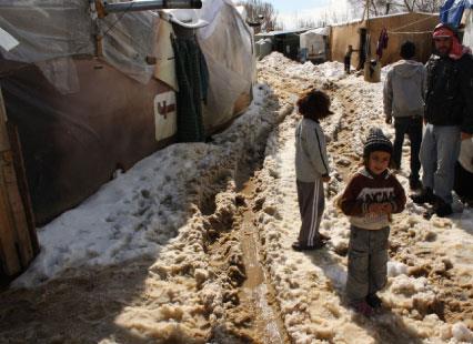 مأساة اللاجئين: «شعب» عالق داخل الخيام بلا تدفئة