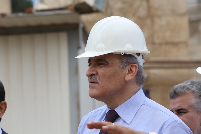 عدّد رئيس بلدية بيروت السابق بلال حمد نحو 20 مشروعاً من «إنجازاته» غالبيتها بالتراضي (مروان طحطح)