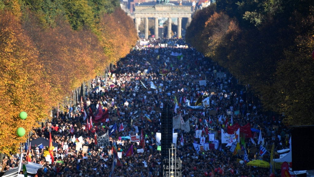 عدد المتظاهرين بلغ نحو 242 ألفاً