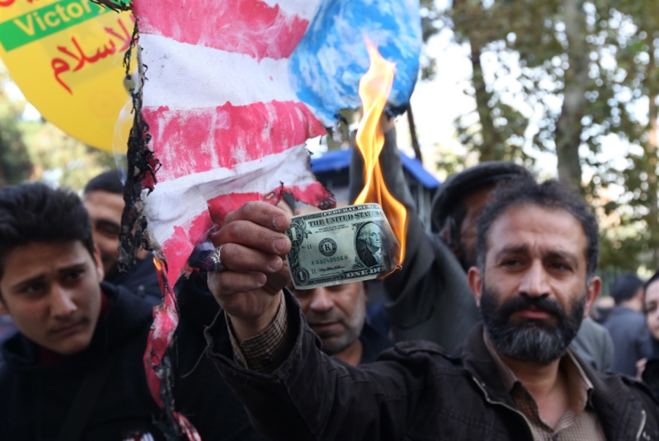حشود في طهران تنديداً بالعقوبات المُنتظرة