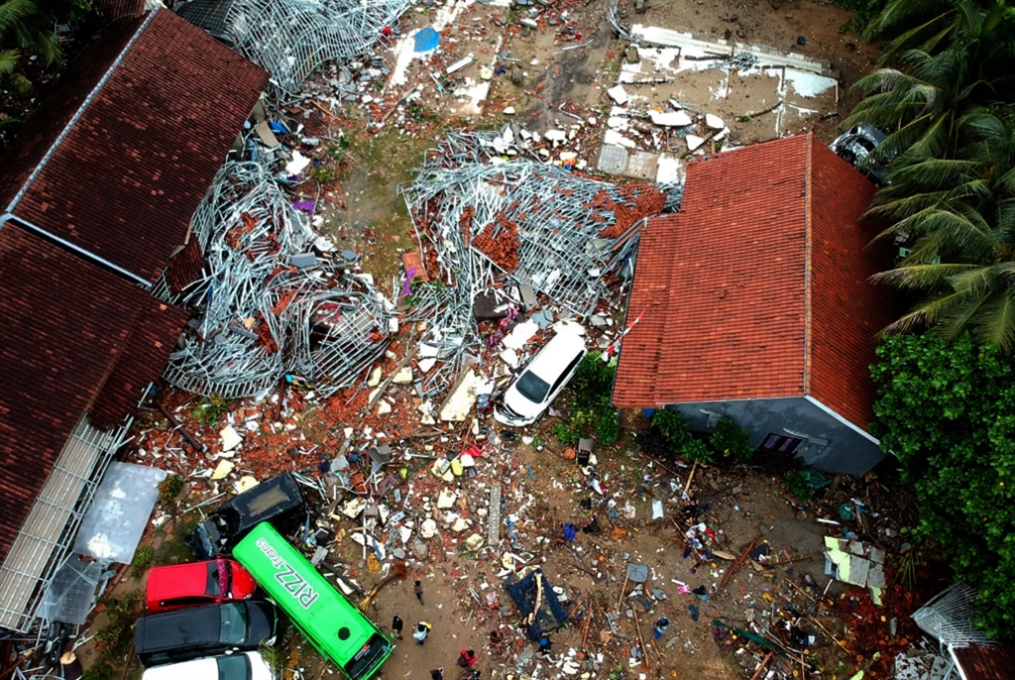 
تسونامي إندونيسيا «يبتلع» مئات الضحايا