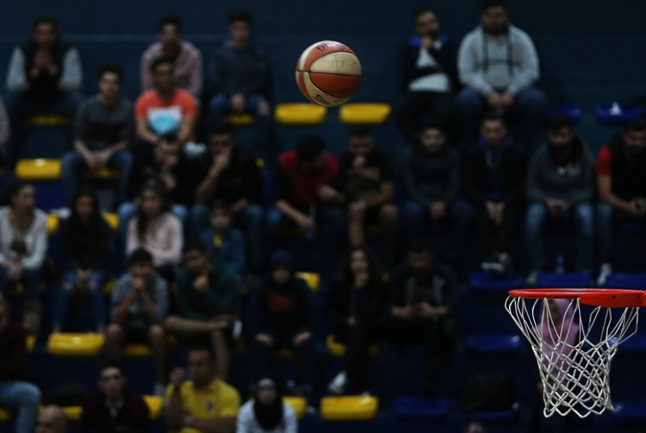 الحُكم للبناني في بطولة كرة السلة