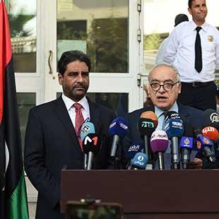 ليبيا | مؤتمرات تونس لم تحلّ العقد بعد: الاتفاق السياسي في حقل ألغام