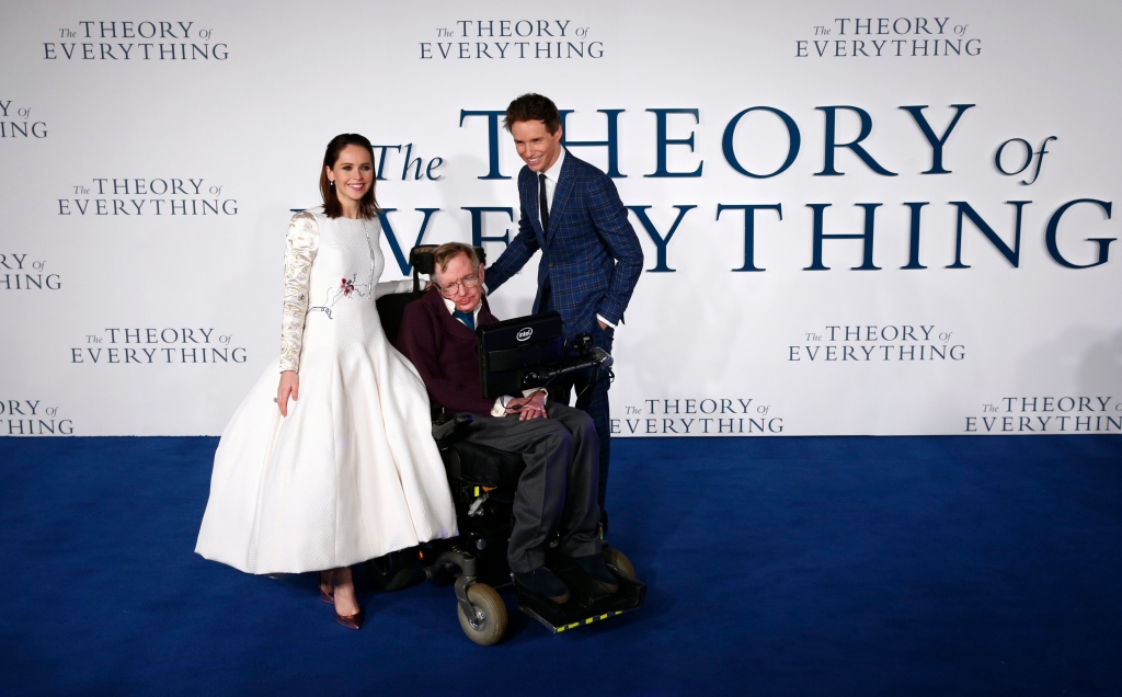 قصة حياة هوكينغ كانت موضوع فيلم «نظرية كل شيء»، الذي طُرح للعرض في عام 2014
