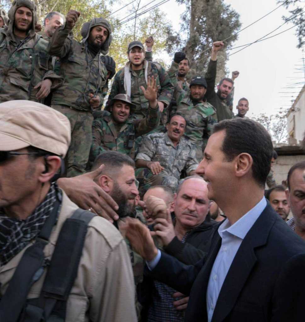 صور لزيارة الأسد الى الغوطة الشرقية نشرتها الرئاسة السورية