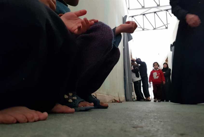 مدنيو الغوطة الخارجون إلى حرية الحياة... وما لم تلتقطه الكاميرات