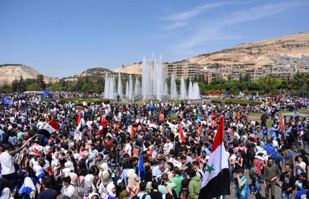 سوريون يحتفلون في ساحة الامويين بإنتصارات جيشهم