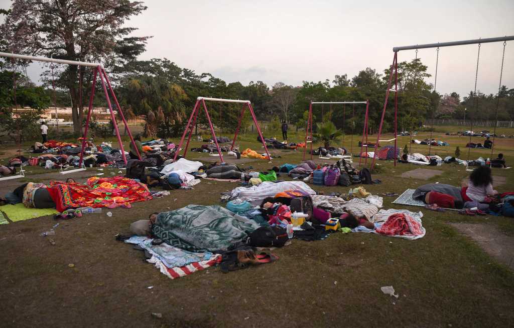 يبلغ عدد المهاجرين المعتصمين في منطقة ماتياس روميرو نحو ألف شخص