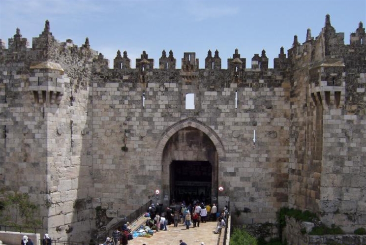 أسوار بوابات القدس… التاريخ ترك أمثولاته عليها