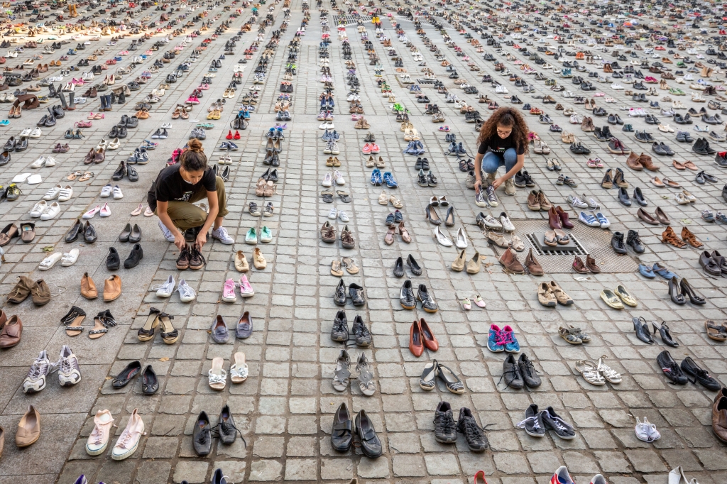الأحذية وضعت في ميدان «جان راي» في العاصمة البلجيكية