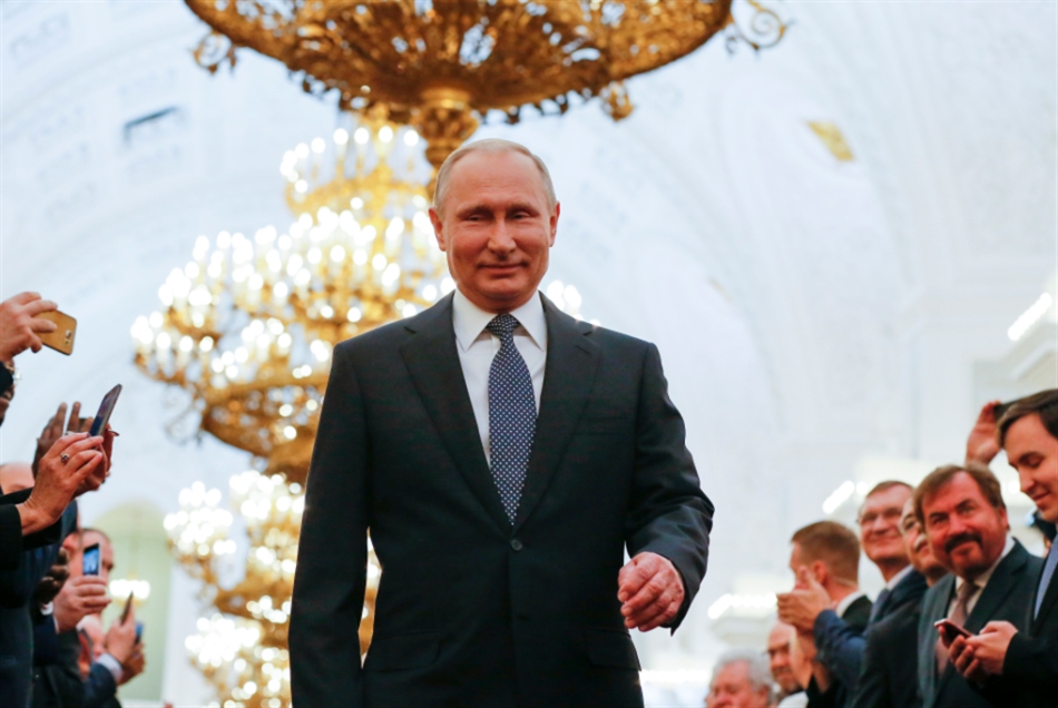 بوتين «سوفياتي» يؤدي القسم