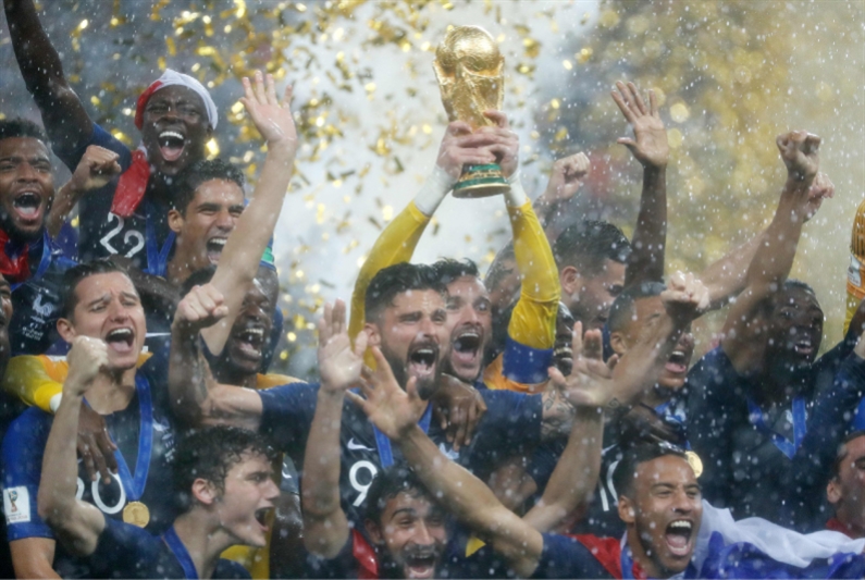 زيدان 1998 ــ  بوغبا ومبابي 2018: مهاجرو فرنسا يعيدون كأس العالم إلى باريس