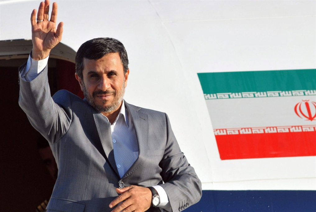 أحمدي نجاد «مُعارِضاً»: عودة إلى الواجهة من بوابة العقوبات