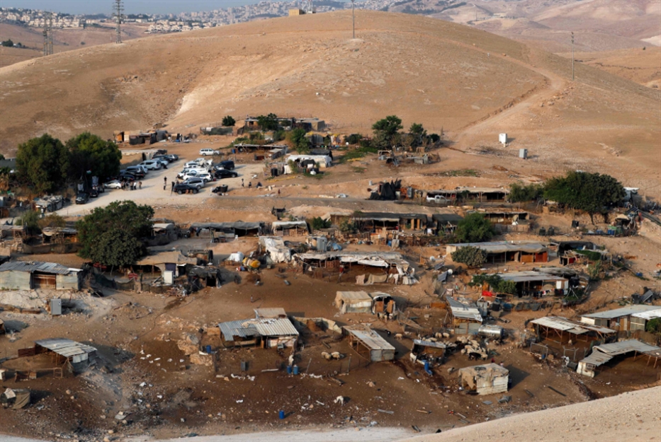 الاحتلال يزيل وحدات سكنية قرب خان الأحمر