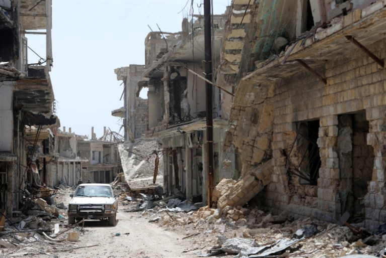 تغييب سوريا ودعوة ليبيا وغياب الحكومة: «ألغام» قمة بيروت العربية