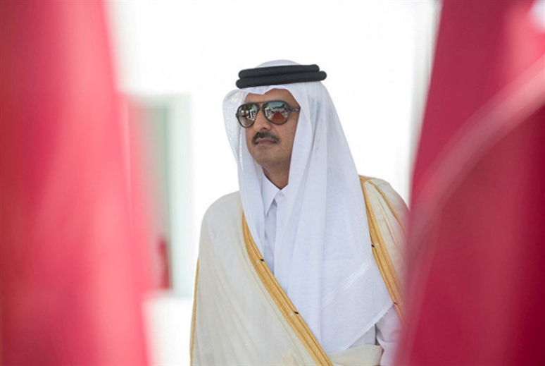 أمير قطر مرّ من... الإعلام اللبناني