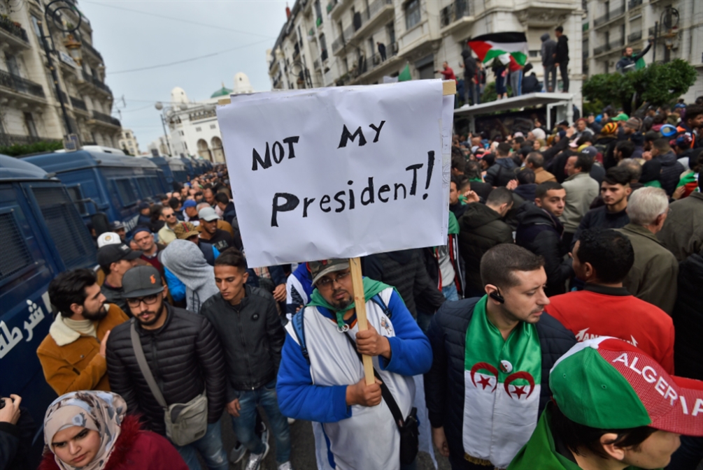 تبون رئيساً للجزائر... واحتجاجات على «ابن النظام»