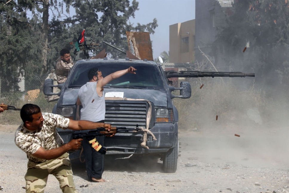 اشتباكات طرابلس تحاصر المدنيين: ترامب يدعم هجوم حفتر