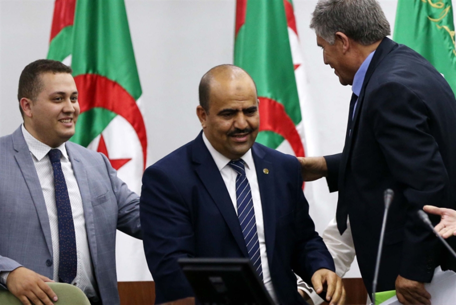 الجزائر | أحزاب الموالاة تغازل الحراك: معارض إسلامي رئيساً للبرلمان