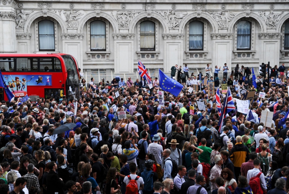 انقلاب برائحة أميركية في لندن: «أُمّ الديموقراطيات» بلا   برلمان