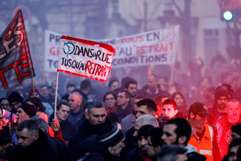 فرنسا | النقابات تراهن على توسيع الإضراب خارج قطاع النقل