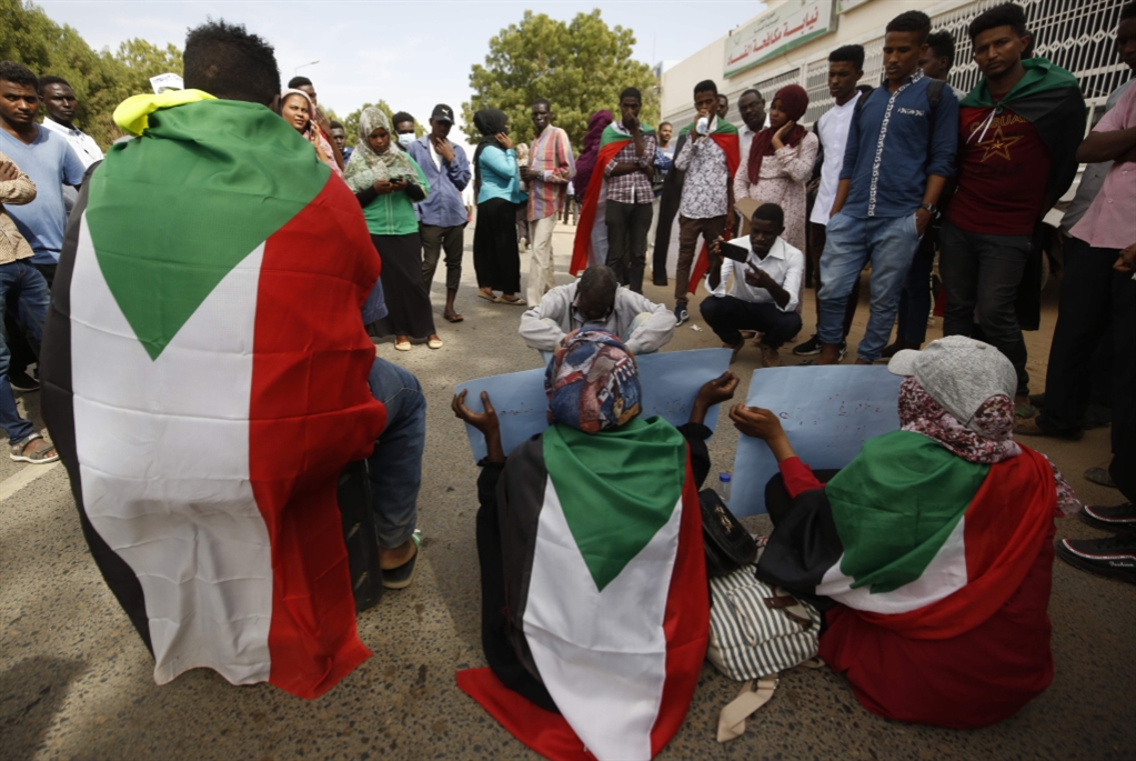 السودان: محاولات إلهاءٍ عن قضية التطبيع