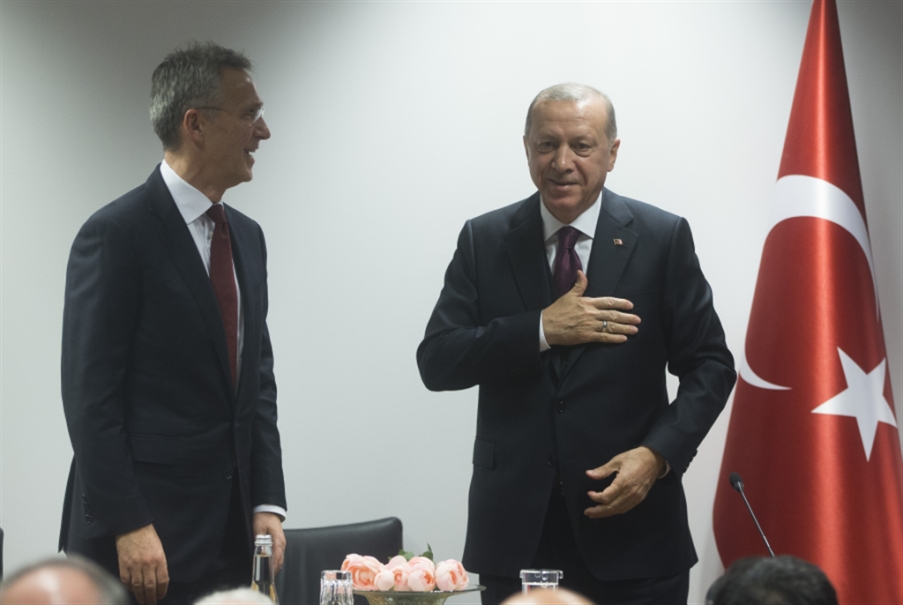 طريق «M4» ينتظر محادثات أنقرة... وأردوغان يوزّع عروضاً لبيع النفط السوري!