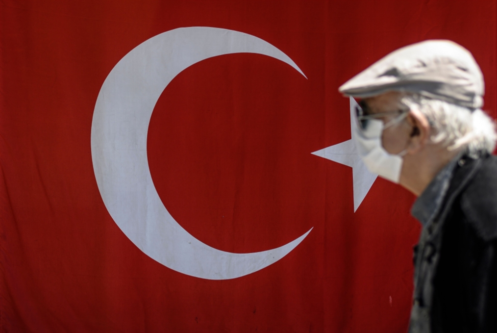 بطالة وانهيار للعملة وخسائر بعشرات المليارات: «كورونا» يفتك بالاقتصاد التركي