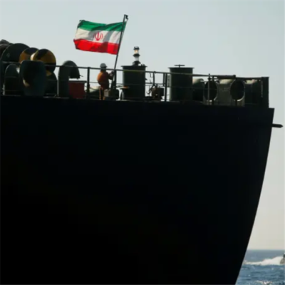 السفن الإيرانية تعبر «السويس» بلا قيود