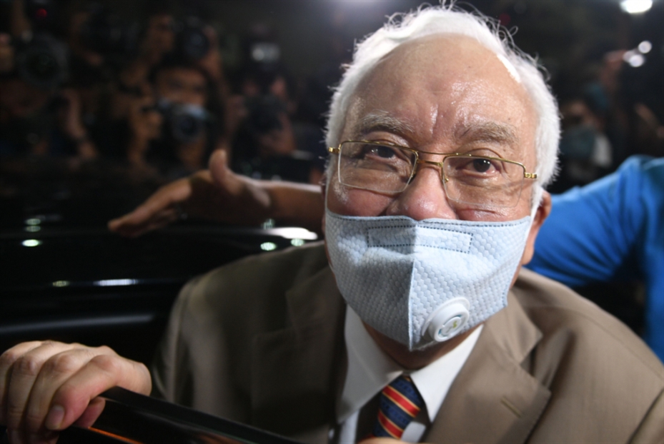 ماليزيا | حملة الفساد تطيح نجيب عبد الرزاق: الائتلاف الحكومي مهدَّد