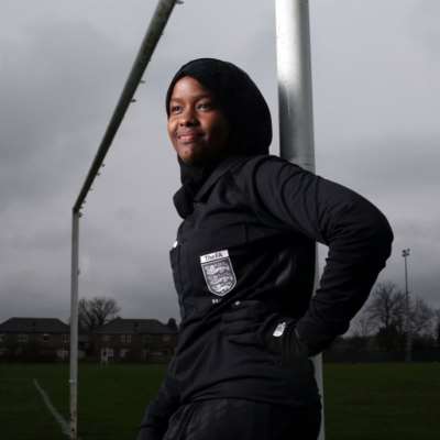 فتاة صومالية محجّبة تصبح أول حكَمة مسلمة في إنكلترا