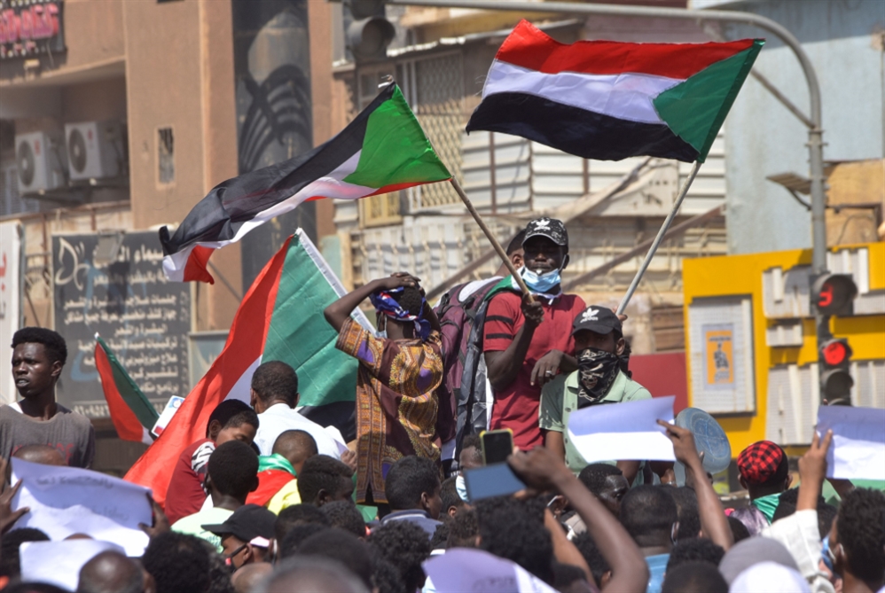 الشرطة السودانية تفرّق مئات المتظاهرين في محيط القصر الرئاسي