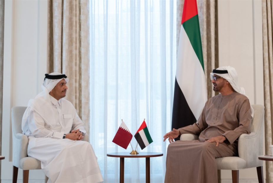بن زايد يستقبل وزير خارجية قطر في «الشاطئ» بحضور طحنون