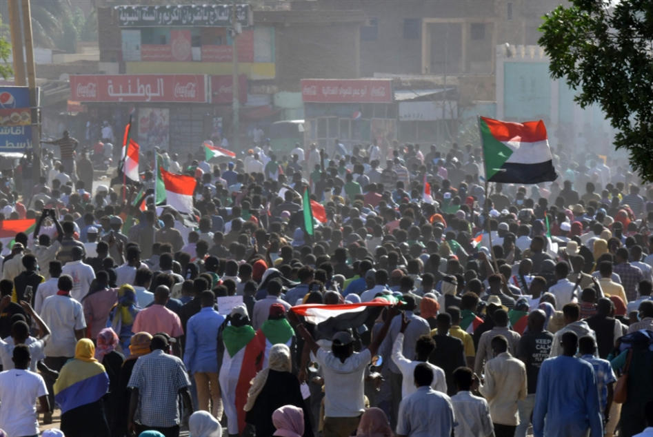 السودان: آلاف المتظاهرين يندّدون بـ«حكم العسكر»