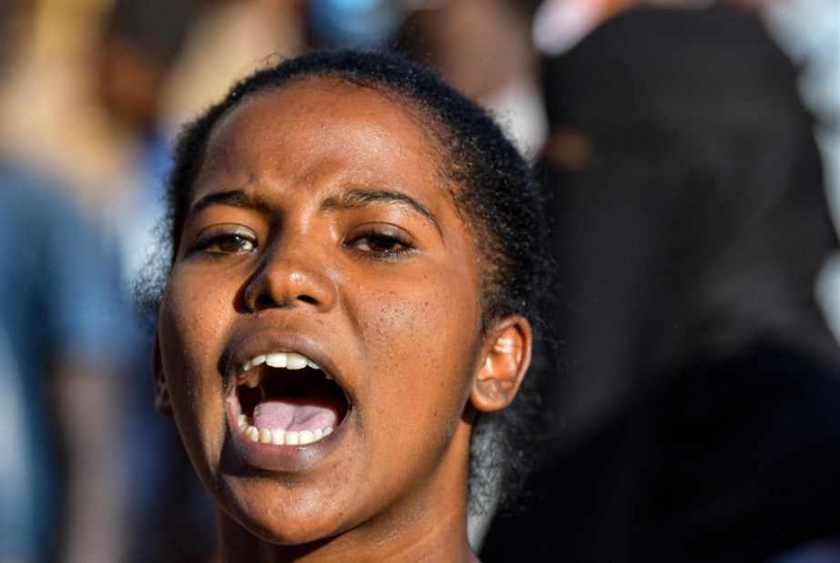 الإفراج عن ساسة سودانيين بعد بدء إضراب عن الطعام