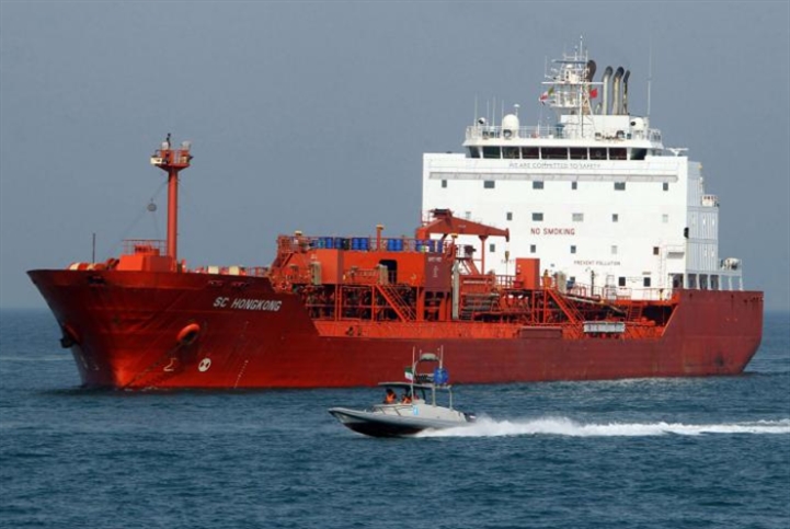 إيران تحبط عملية أميركية لقرصنة حاملة نفط في بحر عمان
