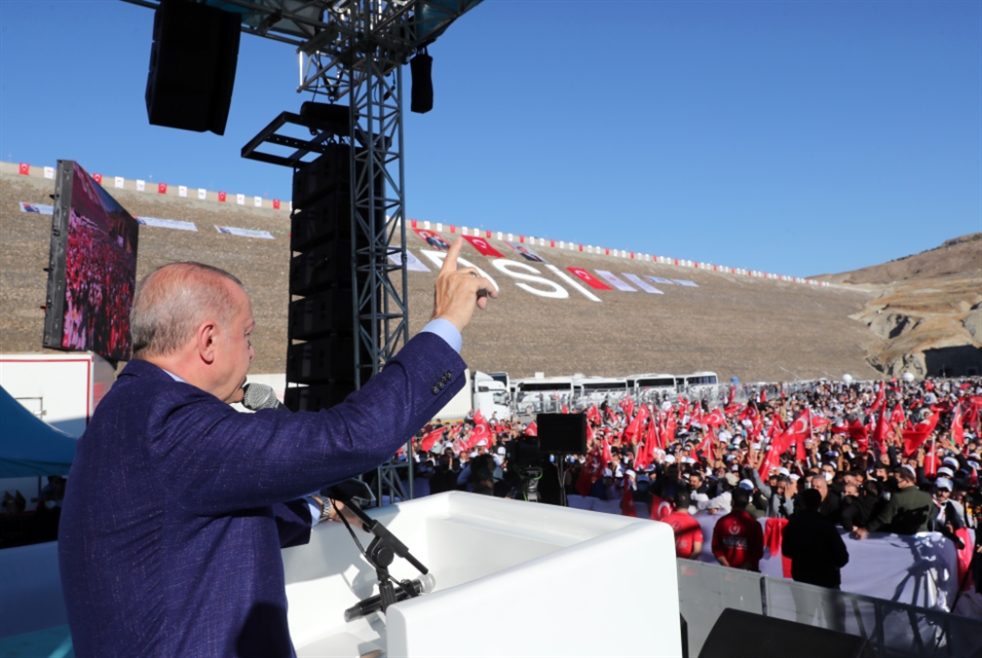 بعد شائعات «موته»... أردوغان يشارك في افتتاح سدّ «إيليصو»