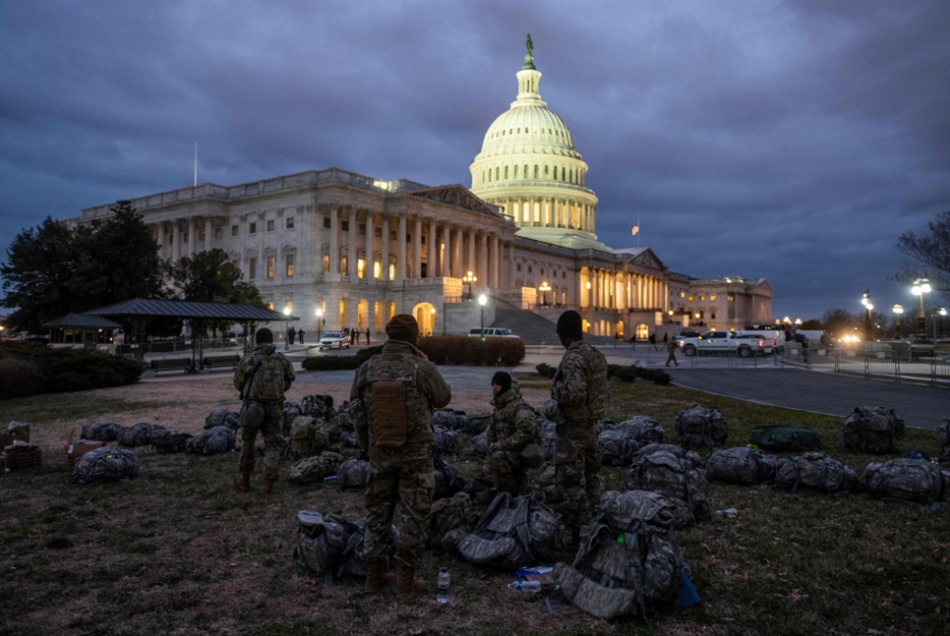 واشنطن منطقة عسكرية: حفل «لمّ الشمل» لا يوحّد الأميركيين