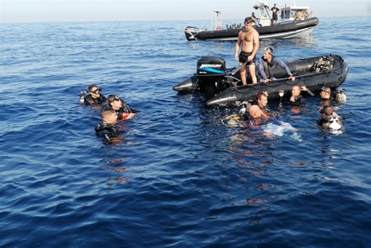 الجيش ينجح في انتشال جثتَين لشابَّين غرقا أمس مقابل بيروت