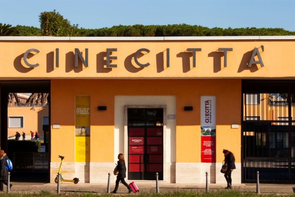 استوديوات «تشينيتشيتا» تحلم بإعادة العصر الذهبي للسينما الإيطالية