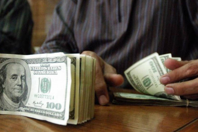 مؤشر الدولار الأميركي يرتفع بعد انخفاضه بتأثير «أوميكرون»
