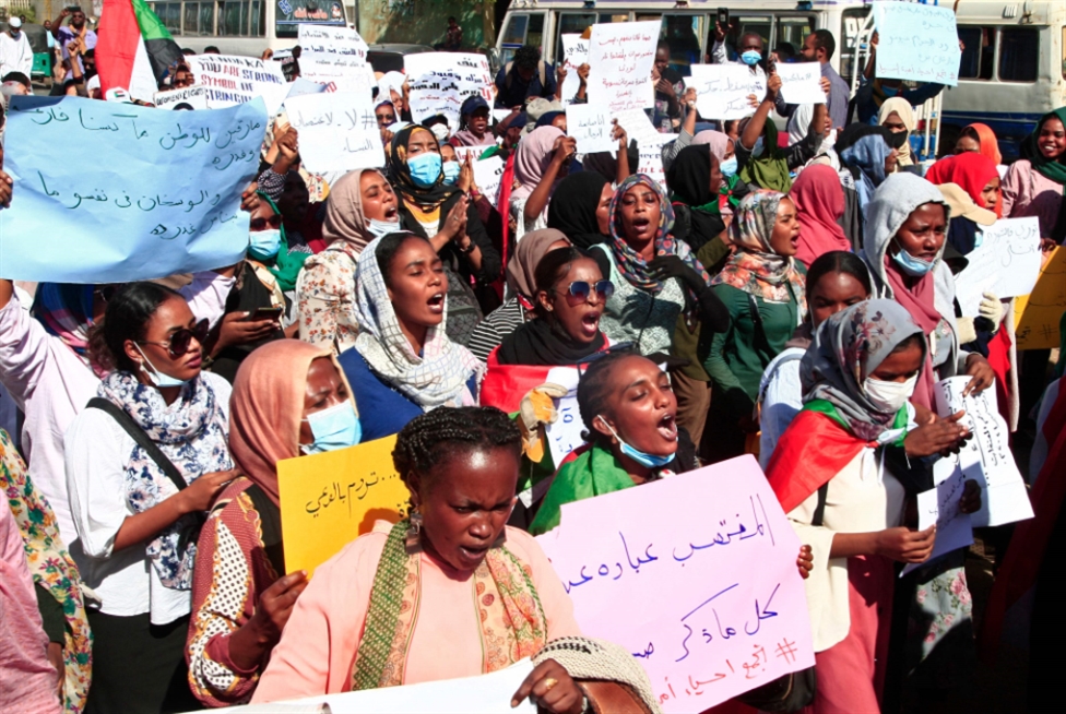 السودان | السَيْر بين الجثث... عبد الله حمدوك لا يجد ظهيراً
